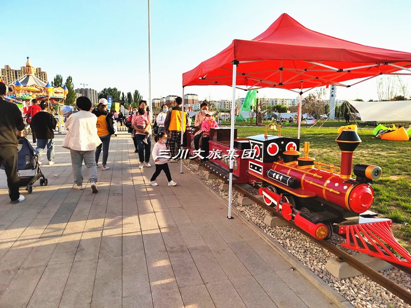 探秘农庄花海：穿越稻田，乘坐蒸汽小火车的唯美旅程